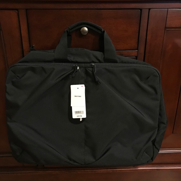 uniqlo tennis bag